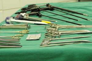 Narzędzia wykorzystywane w chirurgii – które są kluczowe?