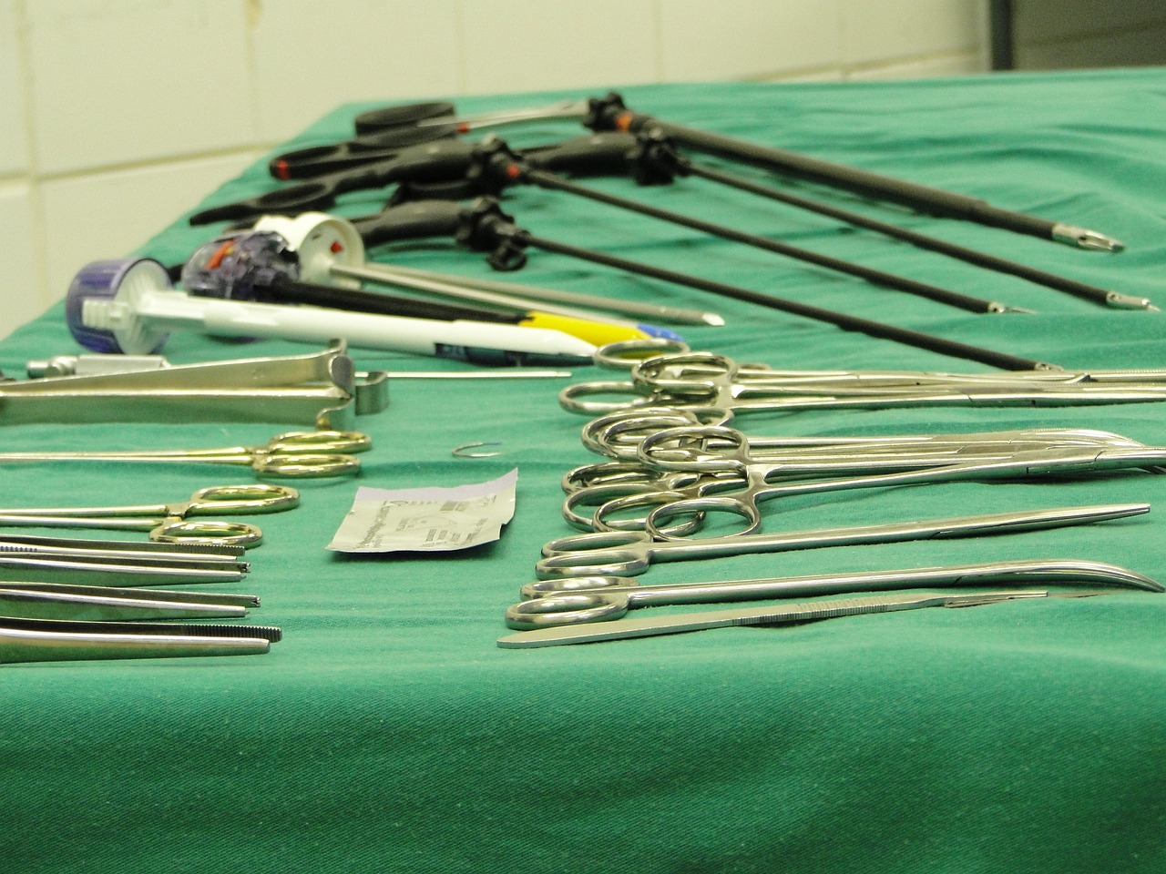 Narzędzia wykorzystywane w chirurgii – które są kluczowe?
